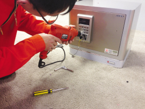 酒店房间里的保险箱真的保险吗？ 