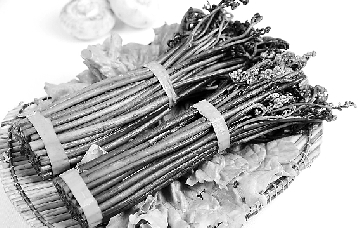 春季吃野菜要谨慎 “山菜之王”蕨菜致癌？