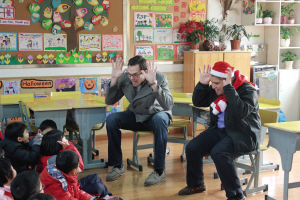 “东方+西方”的教育融合带来“1+1＞2”的成效