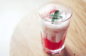 酸梅汤 青梅露 茶布其诺 雪山西瓜汁 达人教你自制今夏当红冰饮