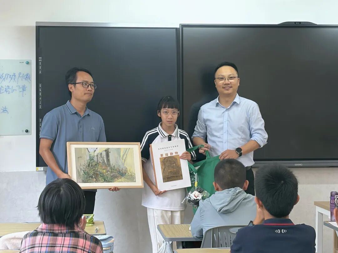陆小益收到杭七中送来的礼物 图片