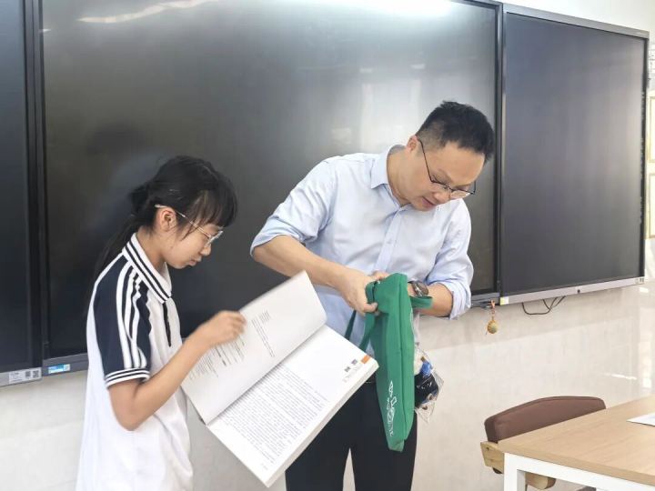 第一时间翻开素描书 图片