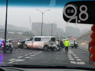 杭州高架车祸图片