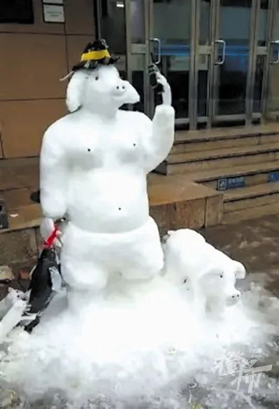 杭州雪雕哥老杜又出手了这次在西溪湿地12只鹅附送1只大熊猫