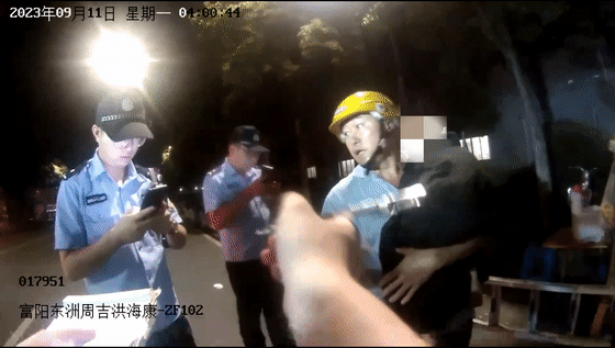 凌晨3点，杭州2岁男孩光脚走在街头！万万没想到……-江南JN体育登录入口(图1)