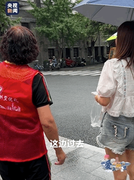 杭州这群大妈，在练一种很“新”的武功！_hq环球体育app官方(图2)