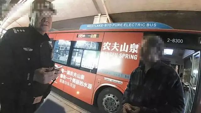 深夜，杭州一辆特殊公交车，专门为一个人而开……‘开元体育官网登录入口’
