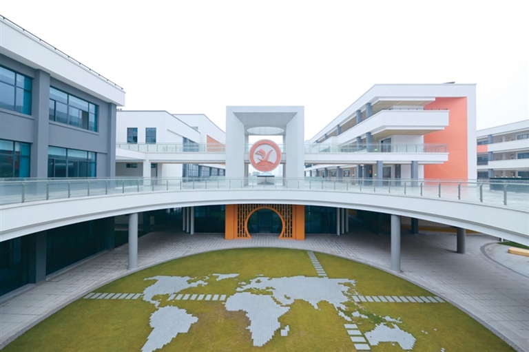 大源镇中心小学新校区用经纬整交点做标识