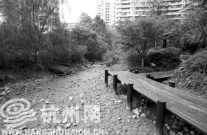 当小区“水景房”变为“泥景房”