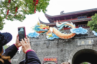 龙年春节 杭州文化氛围热气腾腾