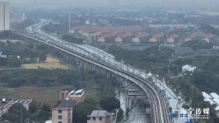“湿轨模式”助力杭海城铁特殊天气安全平稳“淋雨一直走”