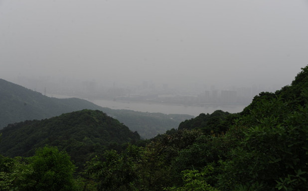 长堤划破之江水 之字平分两浙山