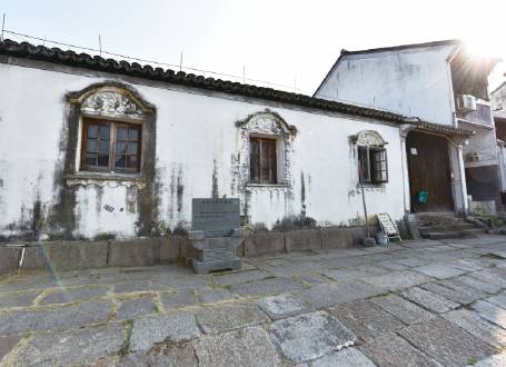 西兴老街“俞任元过塘行”已列入杭州市历史建筑，是清末传统木构院落式建筑，反映了西兴地区特有的过塘行历史