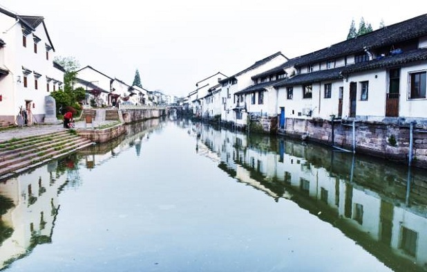 只要西兴老街能加快保护与发展，当洗尽铅尘后，相信西兴老街一定会再现昔日繁华