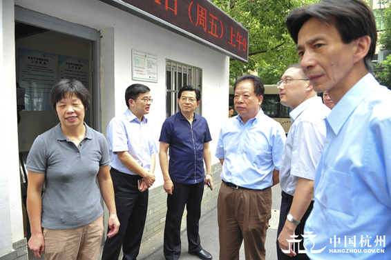 市委副书记,政法委书记杨戌标一行赴滨江区长河街道调研平安巡防工作