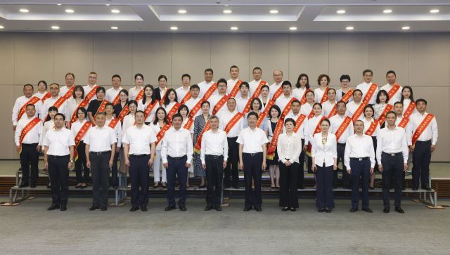 杭州市庆祝第39个教师节 市领导接见优秀教师优秀教育工作者代表并慰问教师