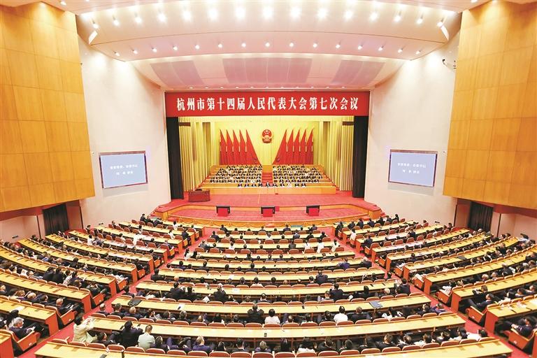 昨日上午,市第十四届人大七次会议圆满完成预定的各项议程,胜利闭幕。记者 法鑫 摄